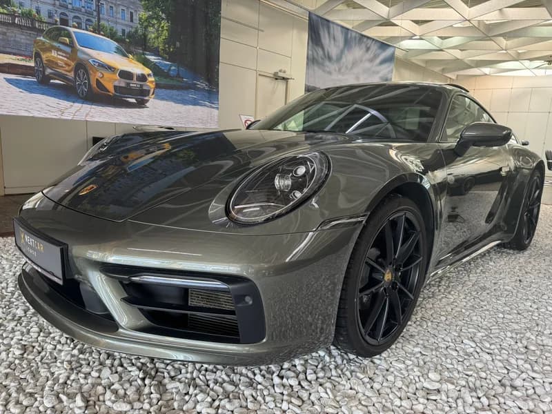 Porsche 911 Carrera