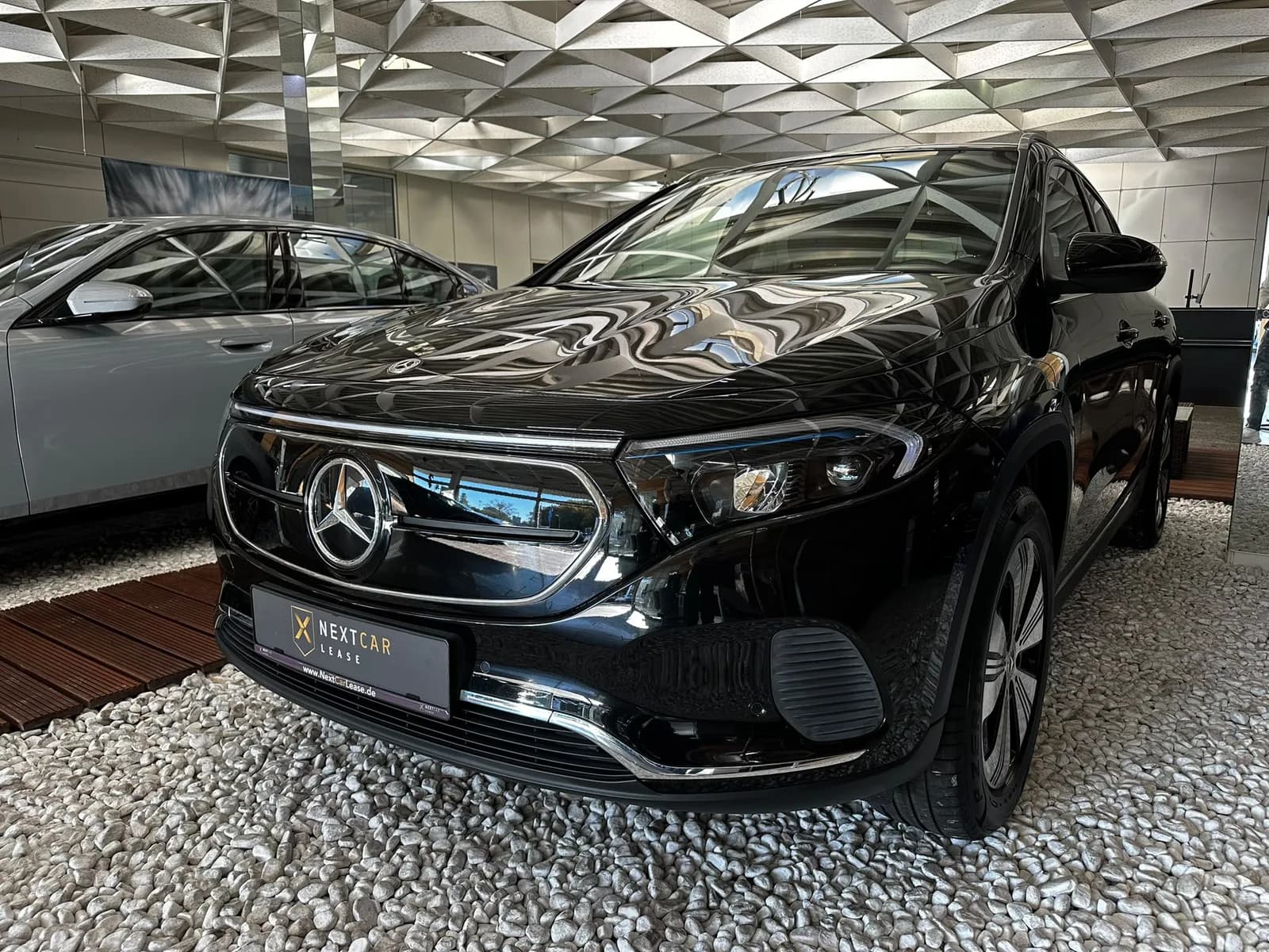 Mercedes-Benz EQA 250 — Foto 1