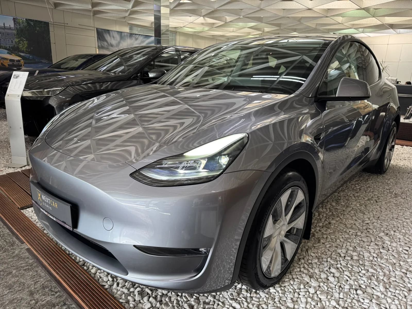 Tesla Model Y Long Range Dual AWD — Foto 1