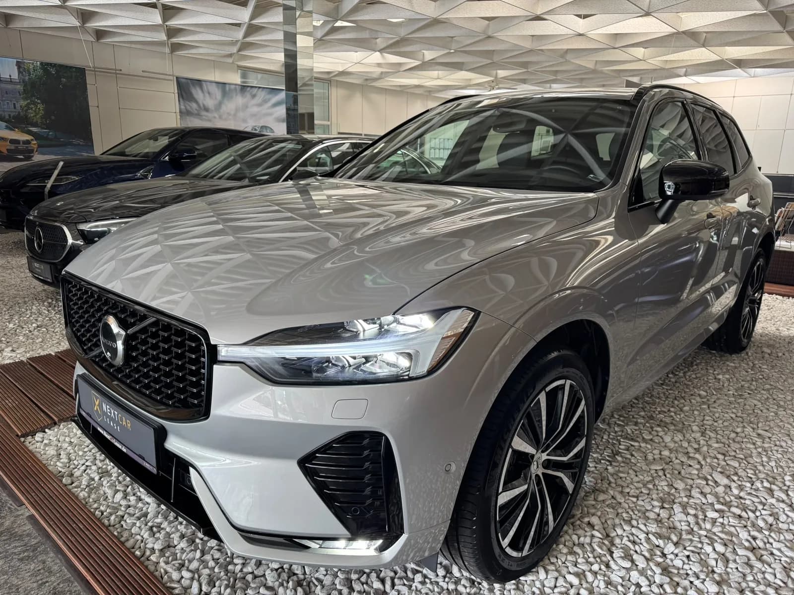 Volvo XC60 Ultra Dark AWD — Foto 1