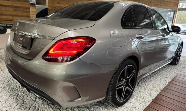 Mercedes-Benz C220d 4MATIC AMG Line - Image 3