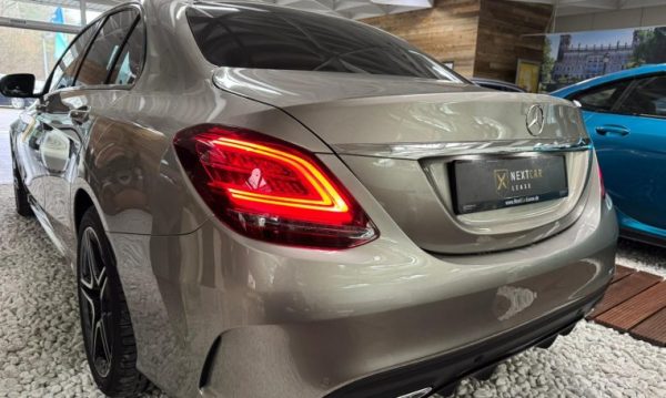 Mercedes-Benz C220d 4MATIC AMG Line - Image 4