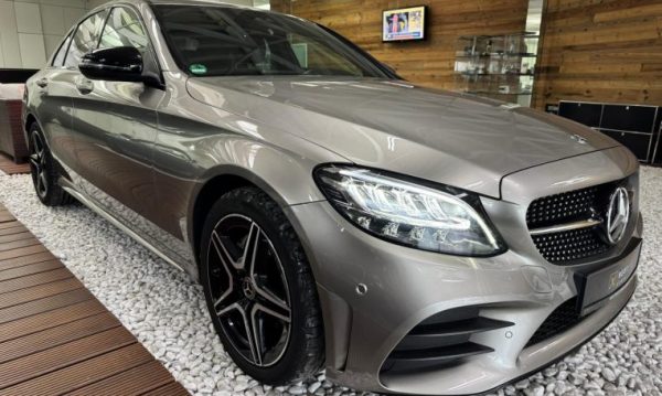 Mercedes-Benz C220d 4MATIC AMG Line - Image 5