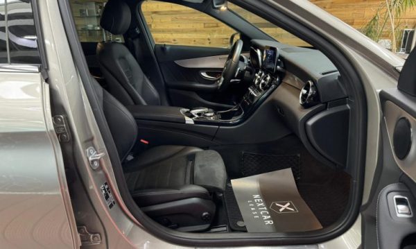 Mercedes-Benz C220d 4MATIC AMG Line - Image 11