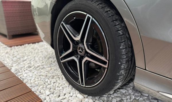 Mercedes-Benz C220d 4MATIC AMG Line - Image 16