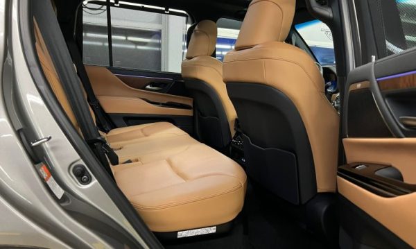 Lexus LX500d - Image 13