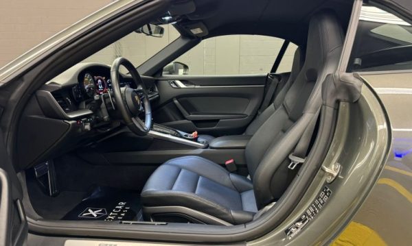 Porsche 911 Carrera Cabriolet - Image 10