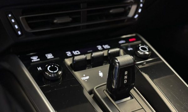 Porsche 911 Carrera Cabriolet - Image 9