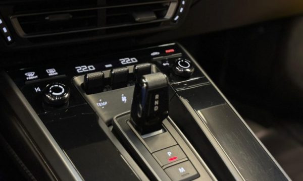 Porsche Carrera 4S Cabriolet - Image 10
