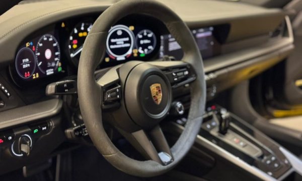 Porsche Carrera 4S Cabriolet - Image 12