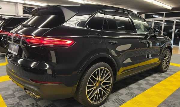 Porsche Cayenne S - Image 22