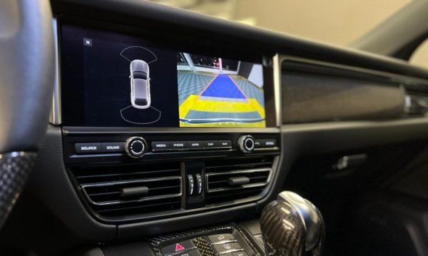 Porsche Macan Basis - Image 7