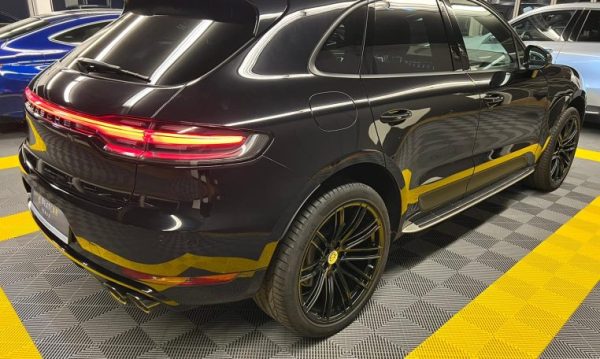 Porsche Macan Basis - Image 17