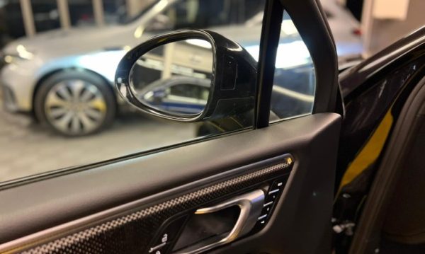Porsche Macan Basis - Image 16