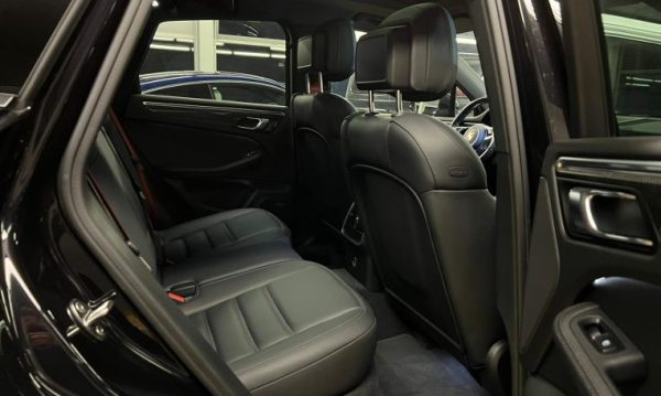 Porsche Macan Basis - Image 13