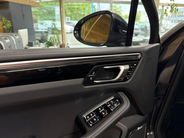 Porsche Macan S - Image 20