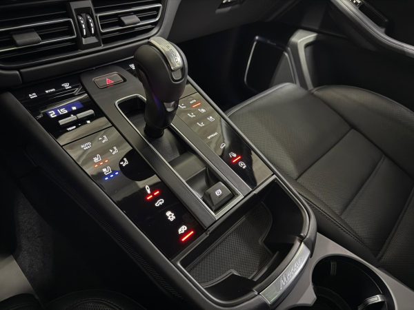 Porsche Macan S - Image 17