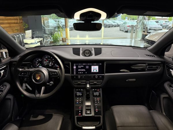 Porsche Macan S - Image 12