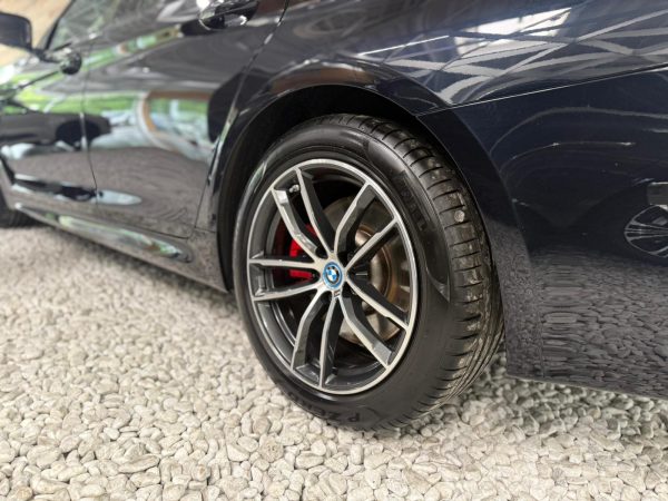 BMW 530e Touring xDrive M Sport - Image 21