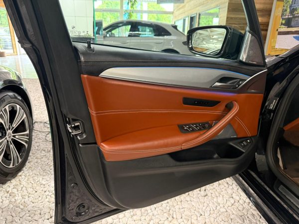 BMW 530e Touring xDrive M Sport - Image 18
