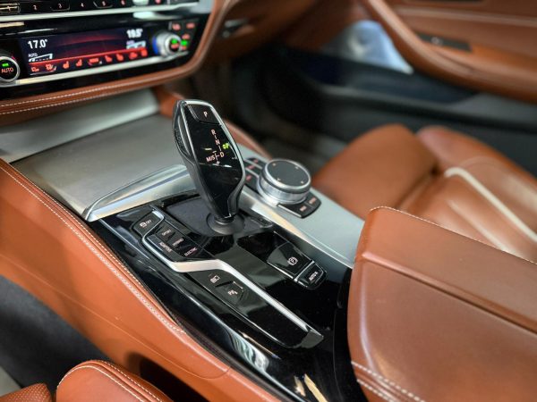 BMW 530e Touring xDrive M Sport - Image 15
