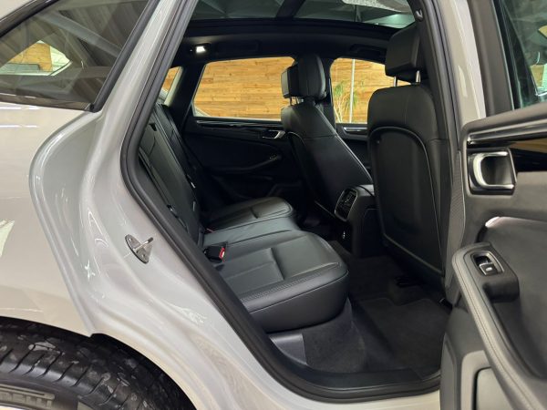 Porsche Macan S - Image 12