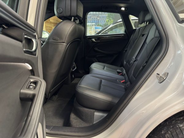 Porsche Macan S - Image 9