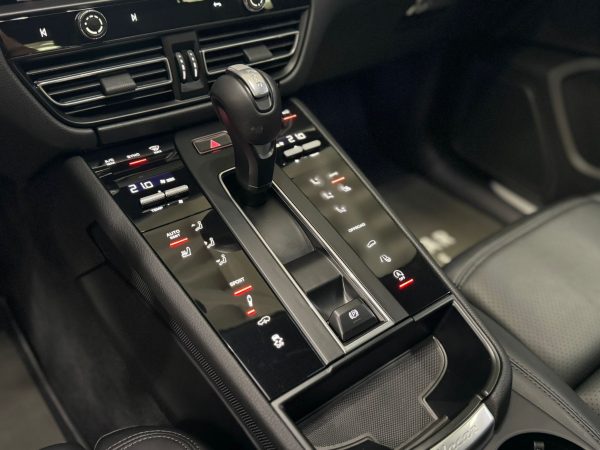 Porsche Macan S - Image 15