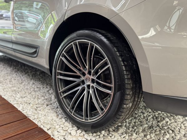 Porsche Macan S - Image 17