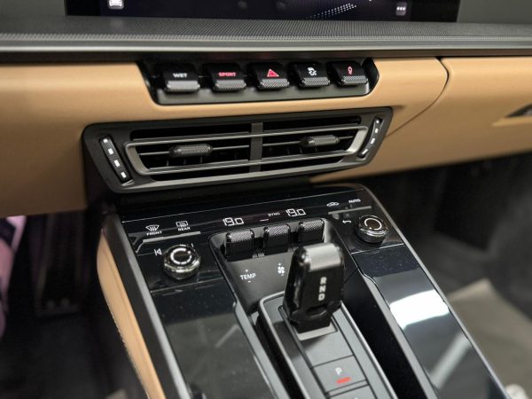 Porsche Carrera Cabrio - Image 18