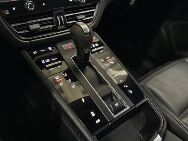 Porsche Macan T - Image 16