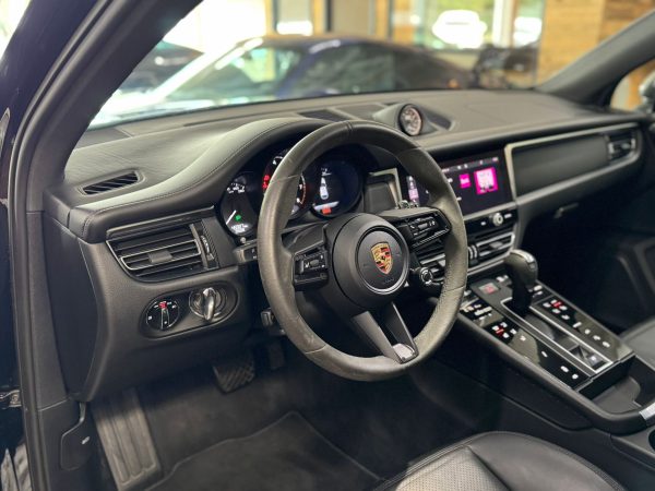 Porsche Macan T - Image 19