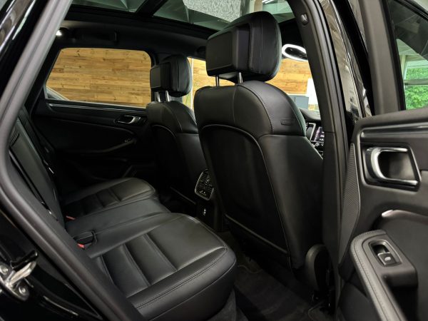 Porsche Macan T - Image 11
