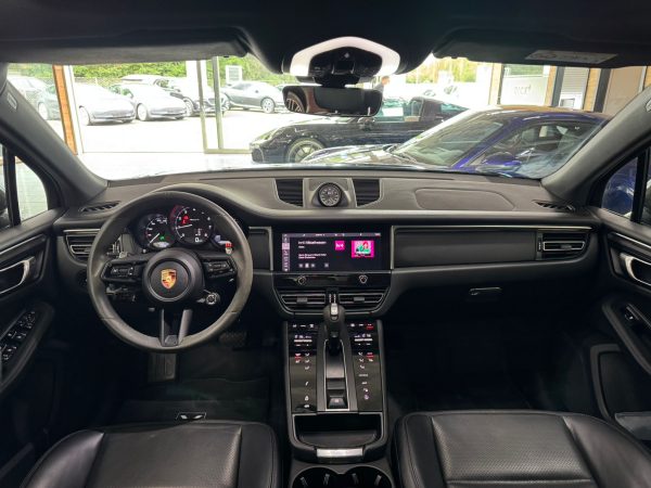 Porsche Macan T - Image 10