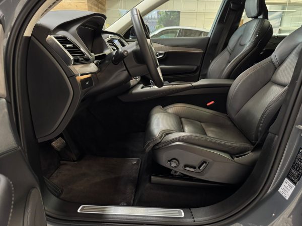 Volvo XC90 Ultra Dark AWD 7Spl - Image 10