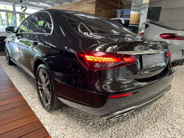 Mercedes-Benz E-Klasse Lim E 220d 4Matic - Image 7