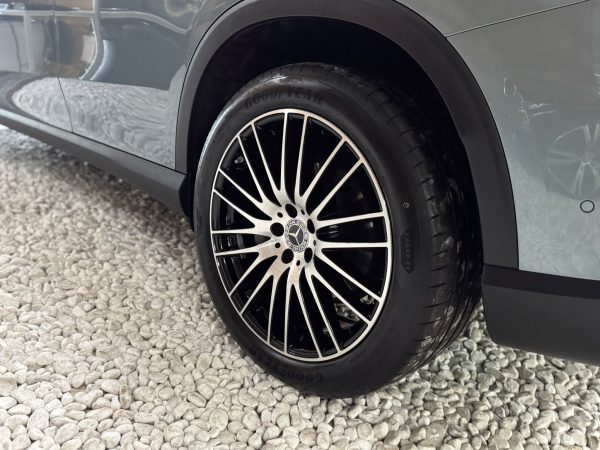 Mercedes Benz GLC 300d 4MATIC - Image 13
