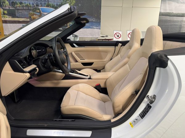 Porsche Carrera 4S Heritage - Image 9