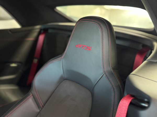 Porsche Carrera 911 GTS - Image 12