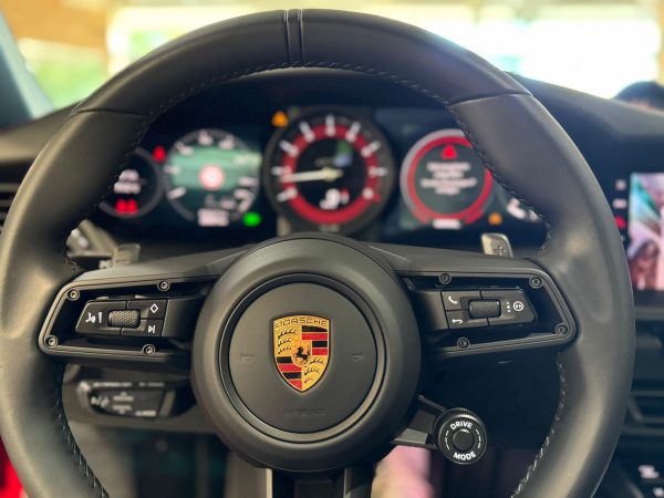 Porsche Carrera 911 GTS - Image 19