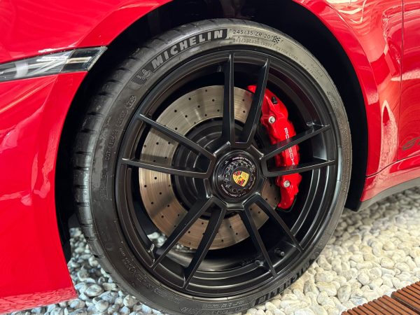 Porsche Carrera 911 GTS - Image 8