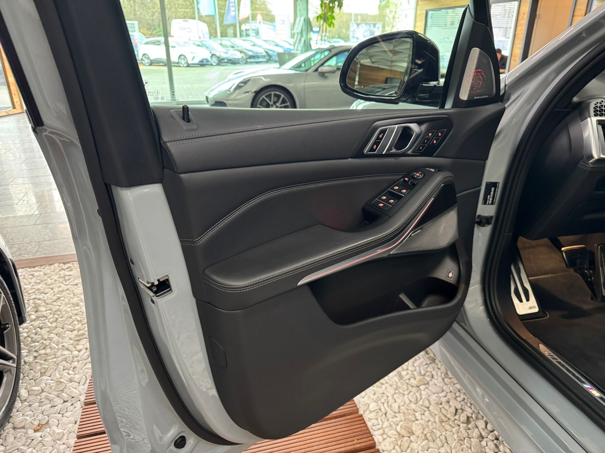 BMW X5 50e xDrive M Sport - Image 11