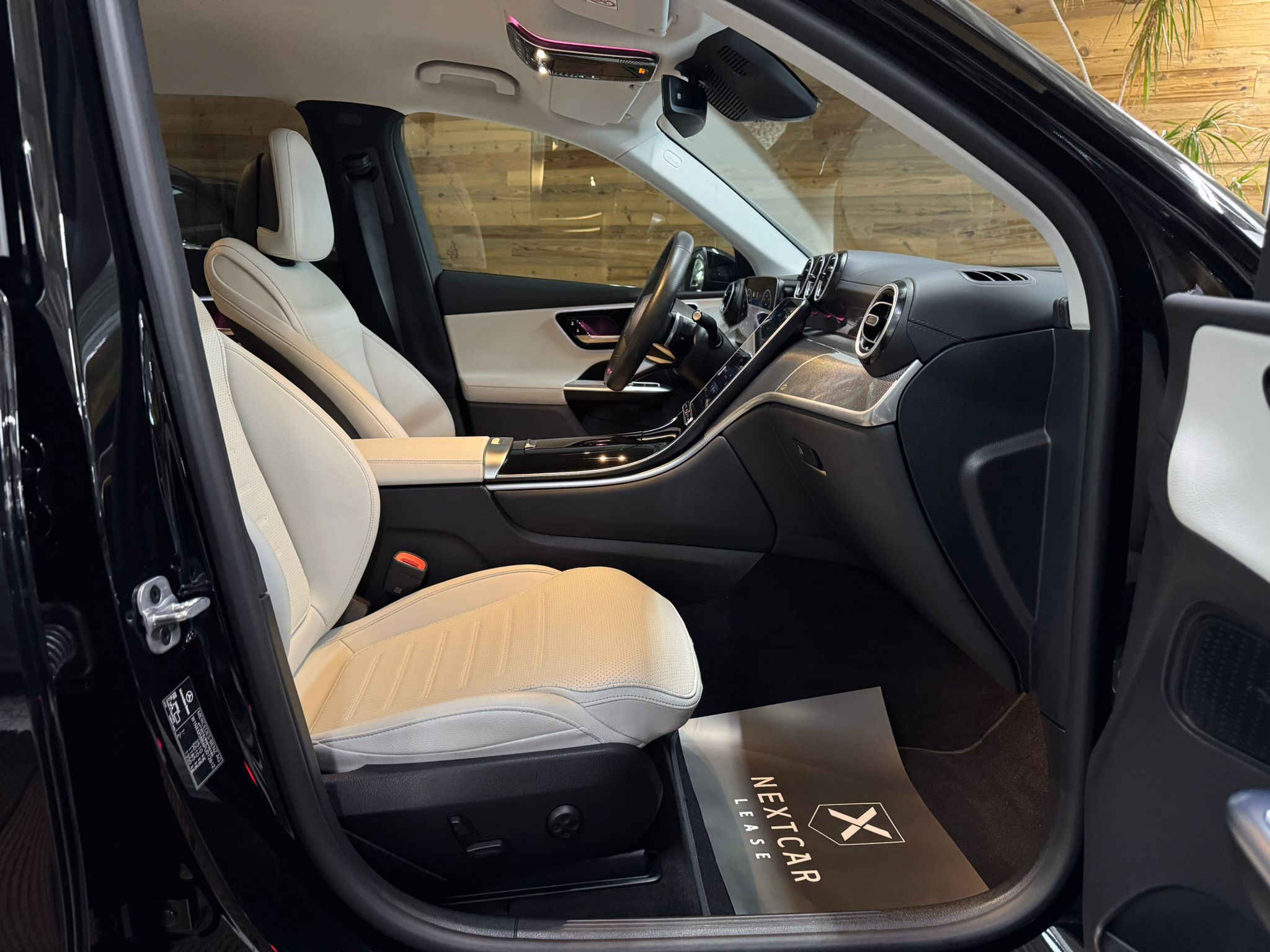 Mercedes Benz GLC 200 AMG Line - Image 13