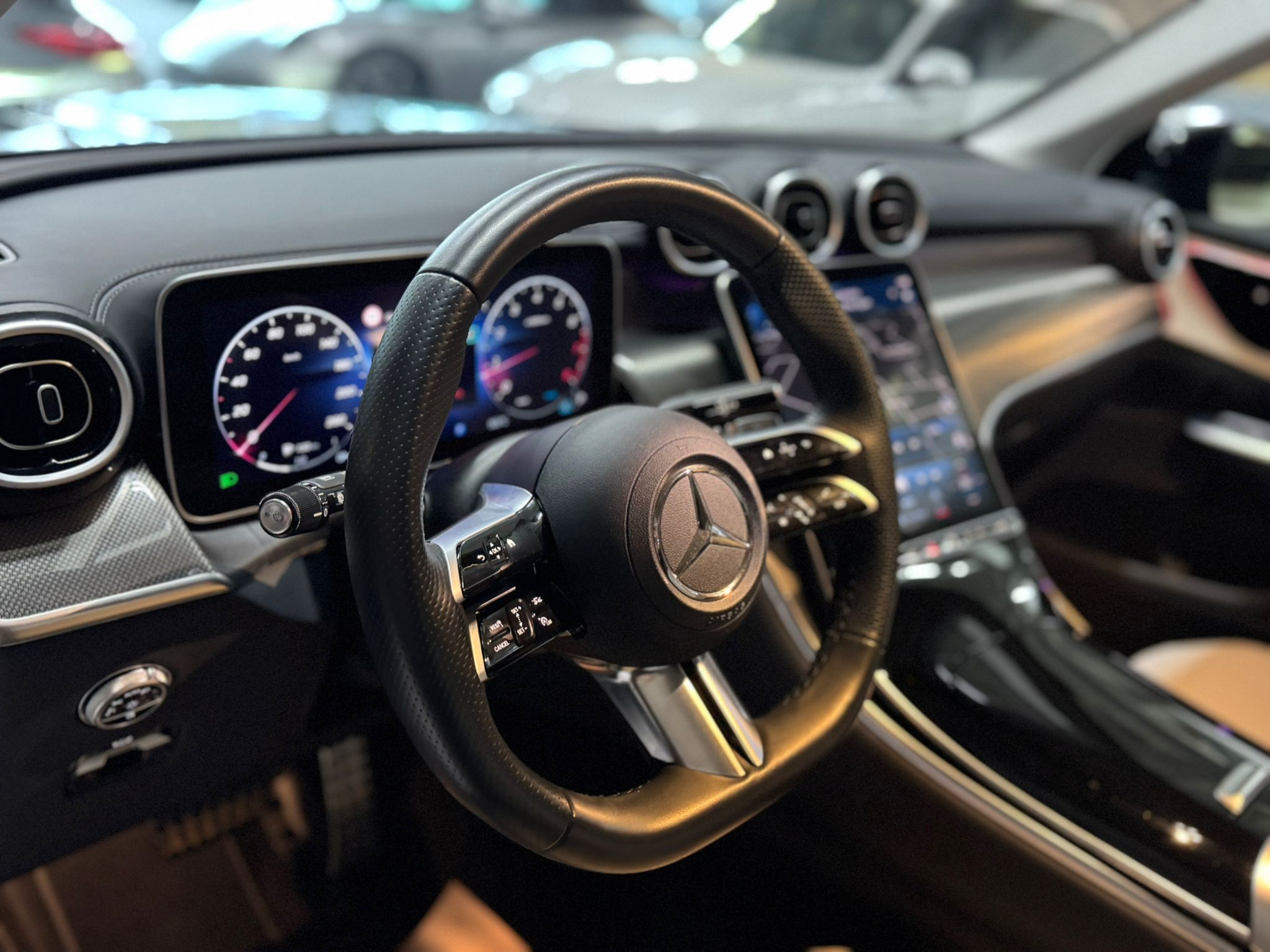 Mercedes Benz GLC 200 AMG Line - Image 8