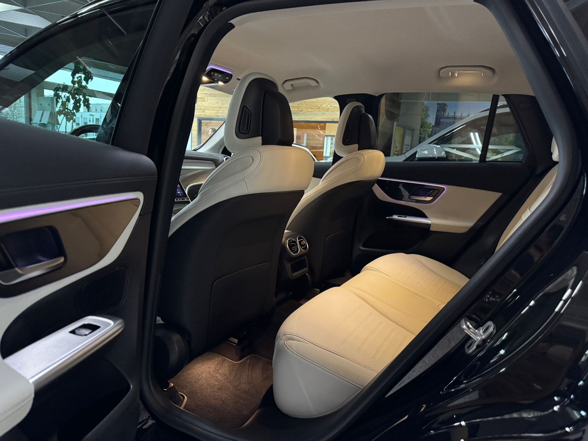 Mercedes Benz GLC 200 AMG Line - Image 10